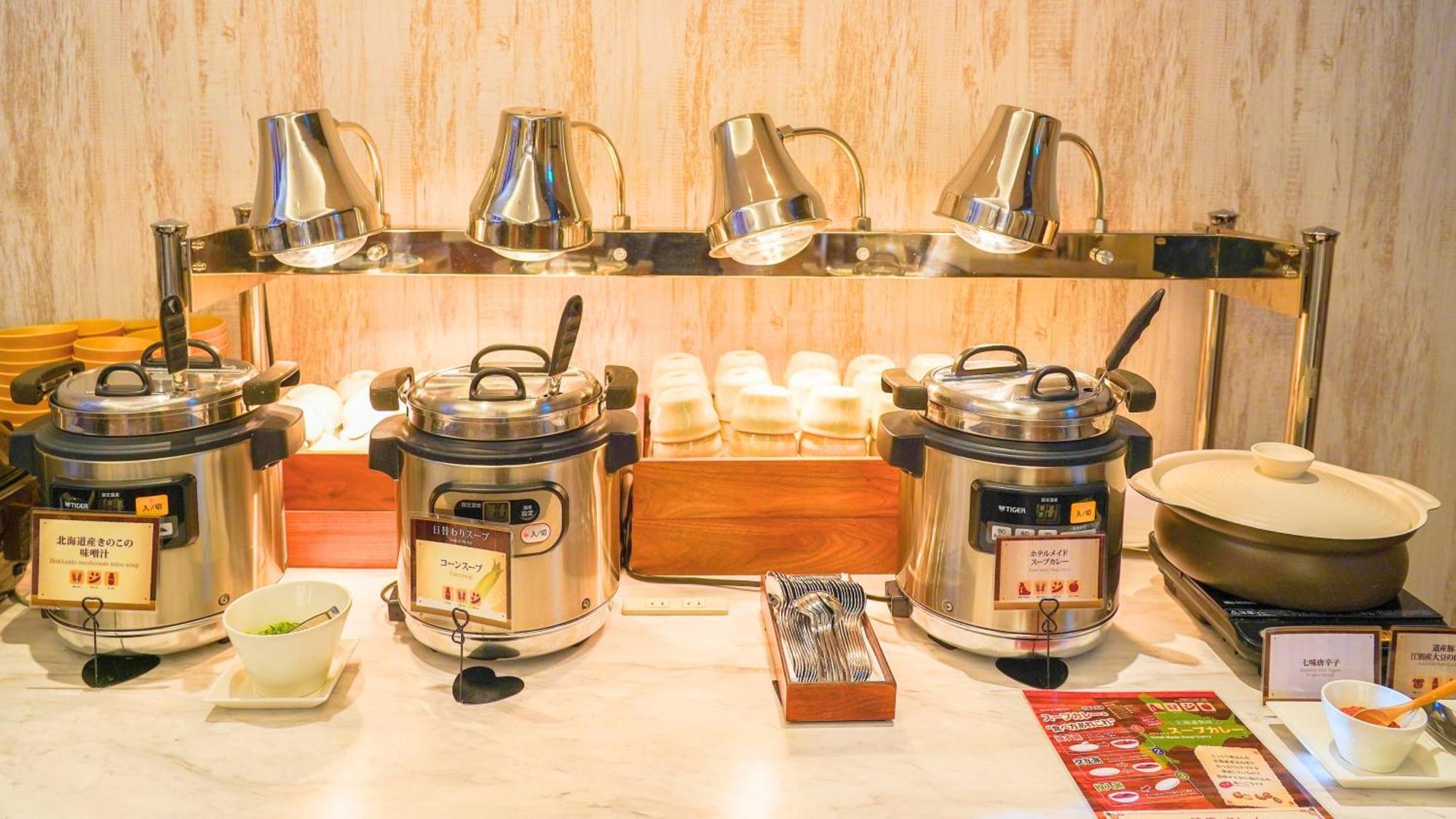 Premier Hotel Nakajima Park Sapporo Exteriör bild Rice cookers at a buffet