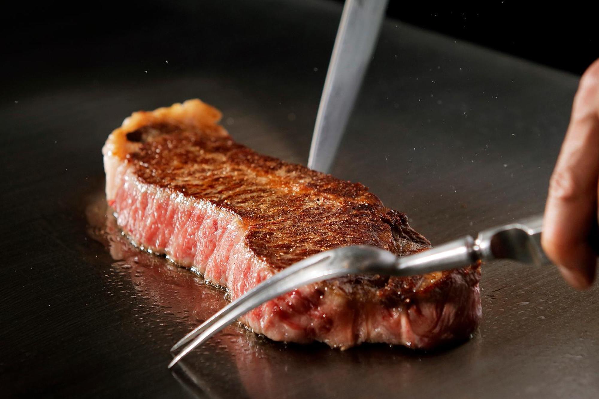 Premier Hotel Nakajima Park Sapporo Exteriör bild A steak being seared